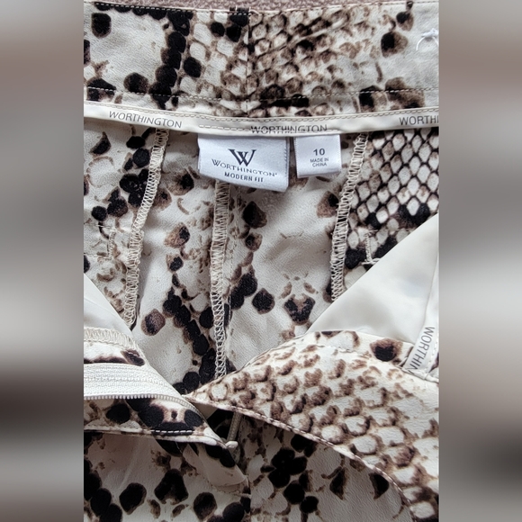 Worthington Women's Snake Print Shorts Size 10 Modern Fit Pre-Owned - Picture 3 of 10